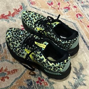 Brooks size 8 adrenaline 21 tennis shoes